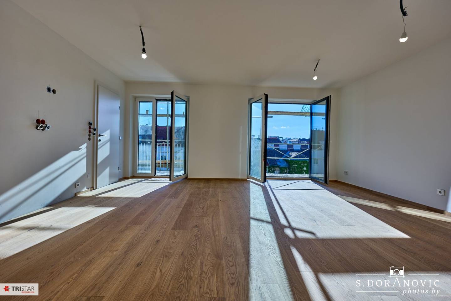 NEW ROOFTOP EXTENSION NEW BUILD 1050 VIENNA FIRST OCCUPANCY SOUTH WEST ORIENTATION BARRIER FREE 8 PERSON ELEVATOR