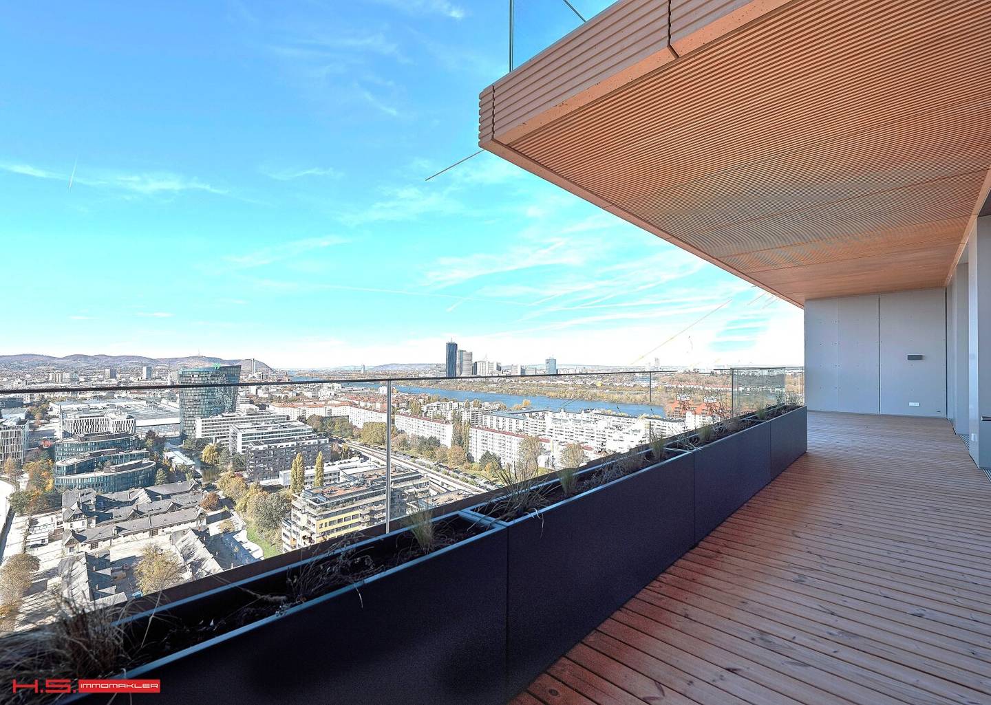 THE GREENVIEW TOWER - LUXURY LIVING on 6-star level with full service - magnificent panoramic view - 30m² balcony - 25th penultimate floor - infinity pool - wellness - garage