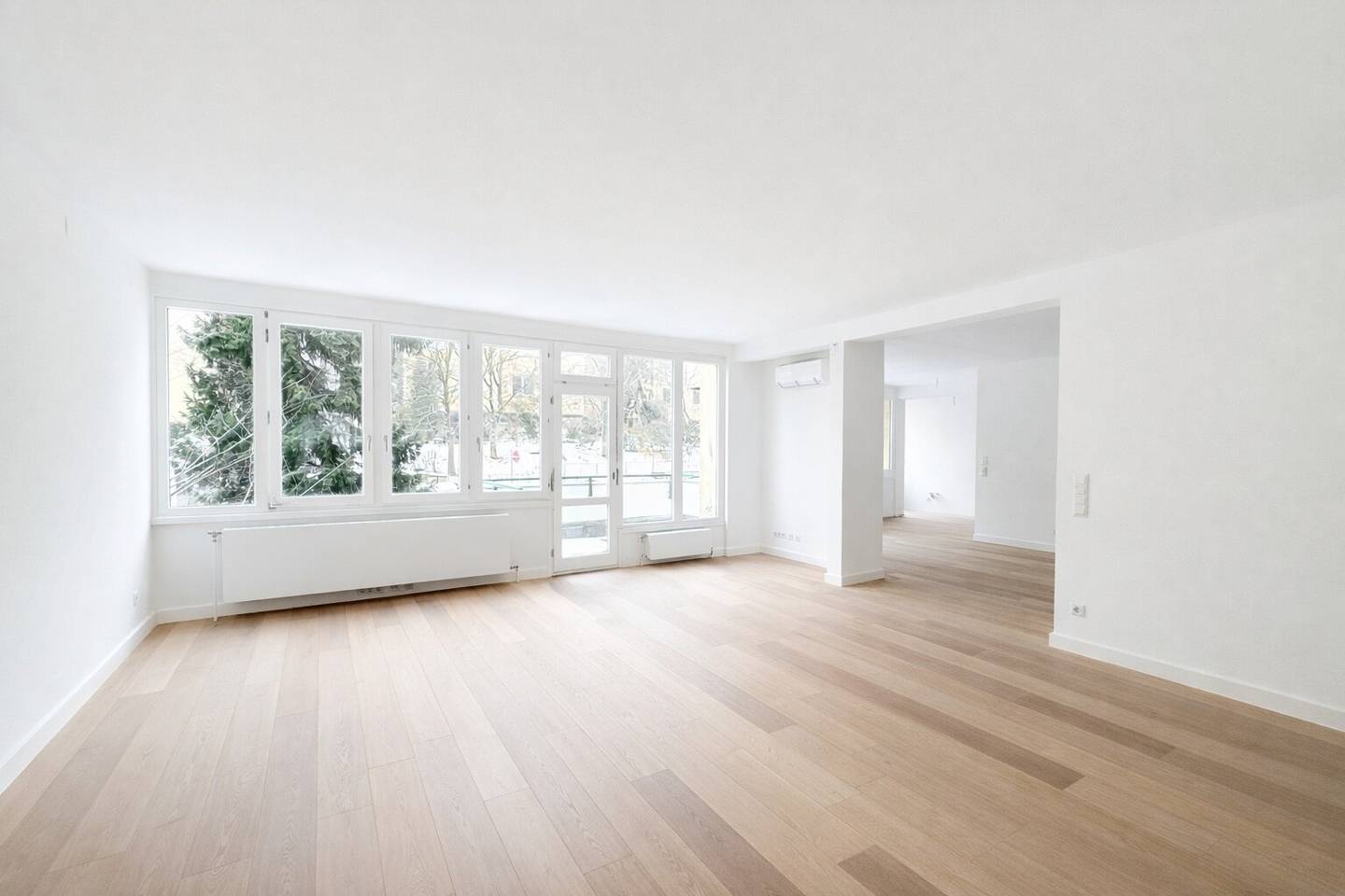 FAMILIENHIT | Erstbezug nach Sanierung | 5 Zimmer | ca. 189 m² gew. NFL | 3 Balkone | Stellplatz