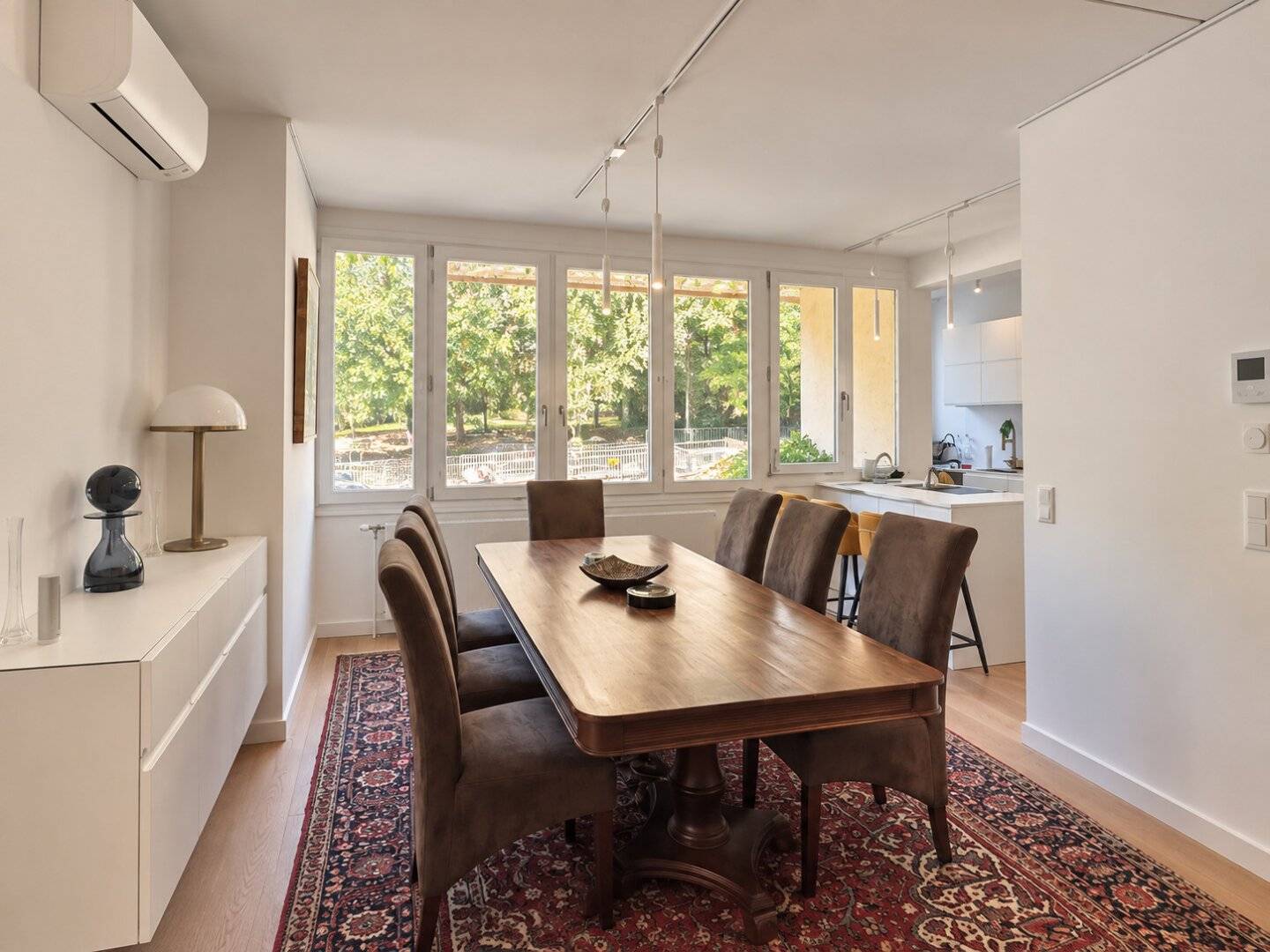 FAMILIENHIT | Erstbezug nach Sanierung | 5 Zimmer | ca. 189 m² gew. NFL | 3 Balkone | Stellplatz