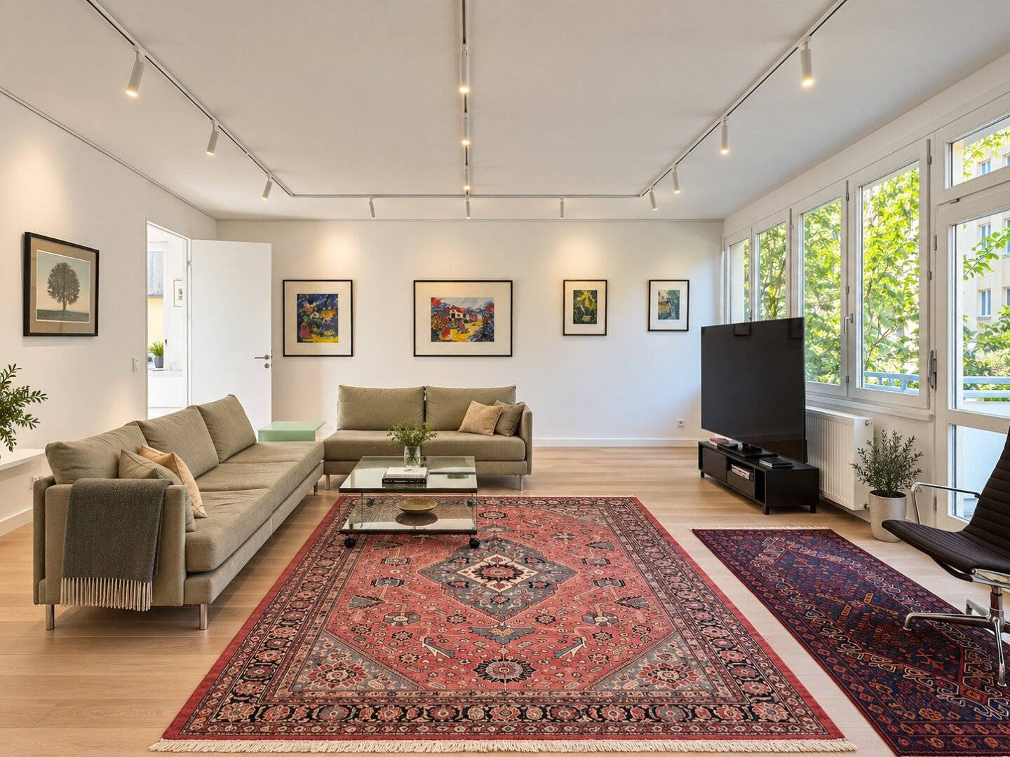 FAMILIENHIT | Erstbezug nach Sanierung | 5 Zimmer | ca. 189 m² gew. NFL | 3 Balkone | Stellplatz