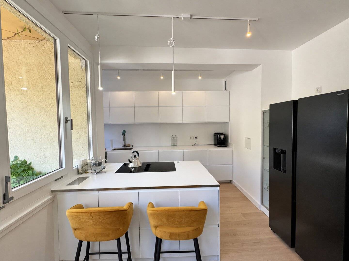 FAMILIENHIT | Erstbezug nach Sanierung | 5 Zimmer | ca. 189 m² gew. NFL | 3 Balkone | Stellplatz