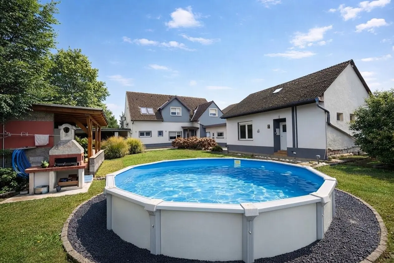 VIEL PLATZ FÜR IHRE IDEEN | Haupthaus &amp; Nebengebäude | 7 Zimmer | Pool | Großer Garten