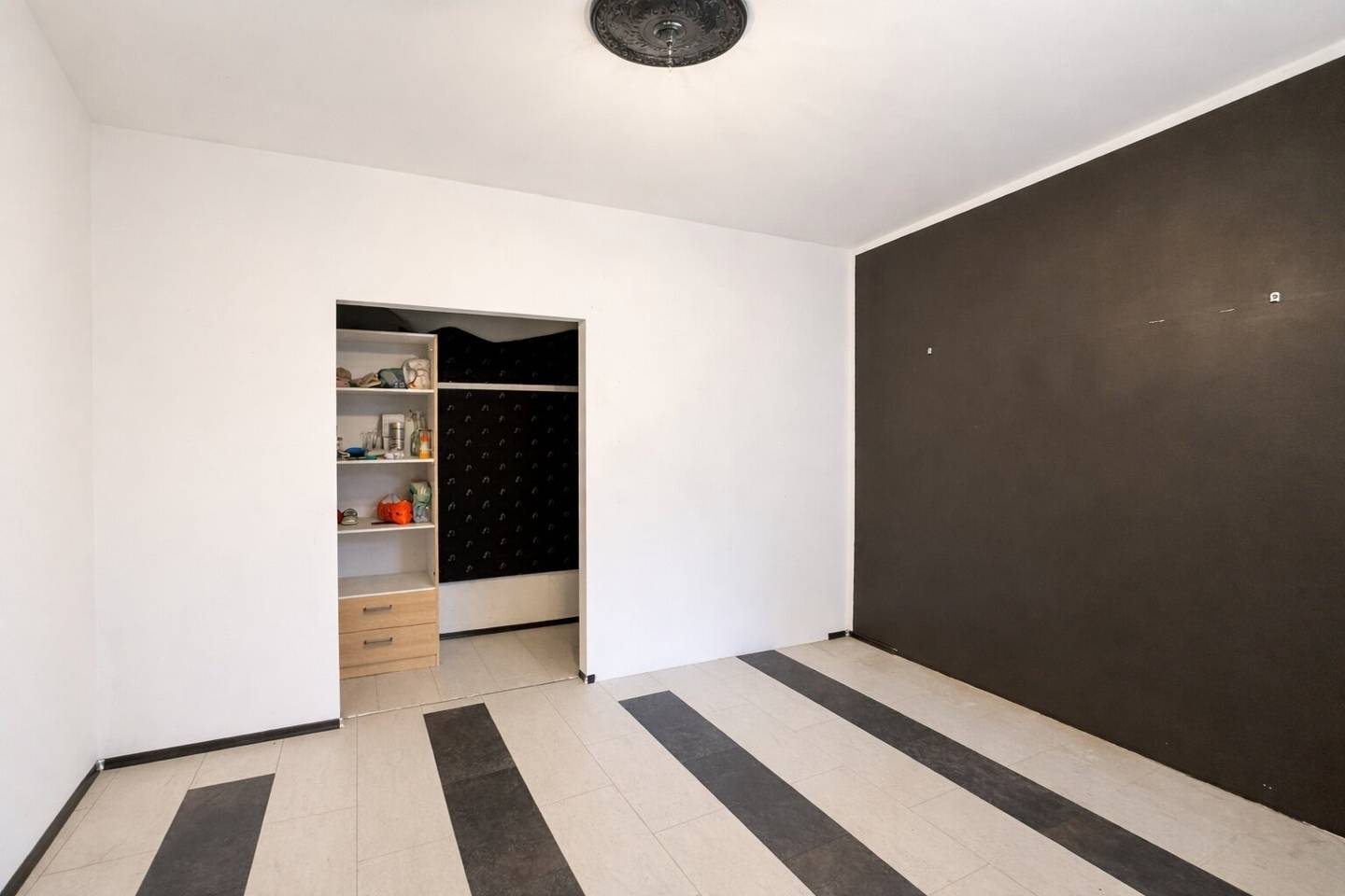 VIEL PLATZ FÜR IHRE IDEEN | Haupthaus &amp; Nebengebäude | 7 Zimmer | Pool | Großer Garten