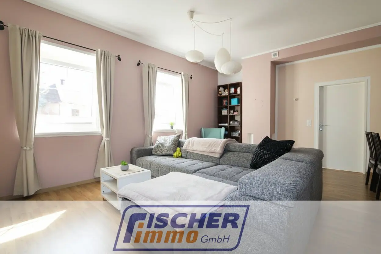 Like-new barrier-free 2-room apartment with car parking space near the center