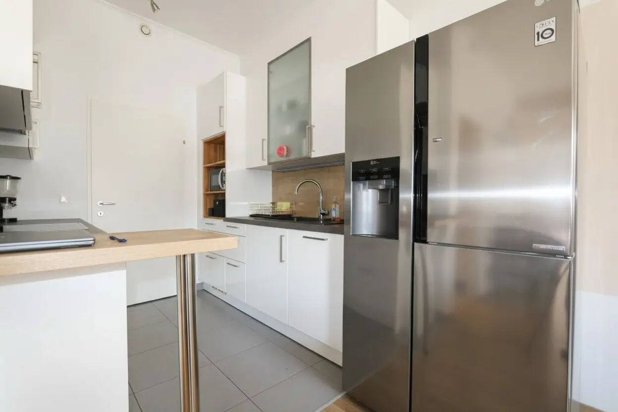 Like-new barrier-free 2-room apartment with car parking space near the center