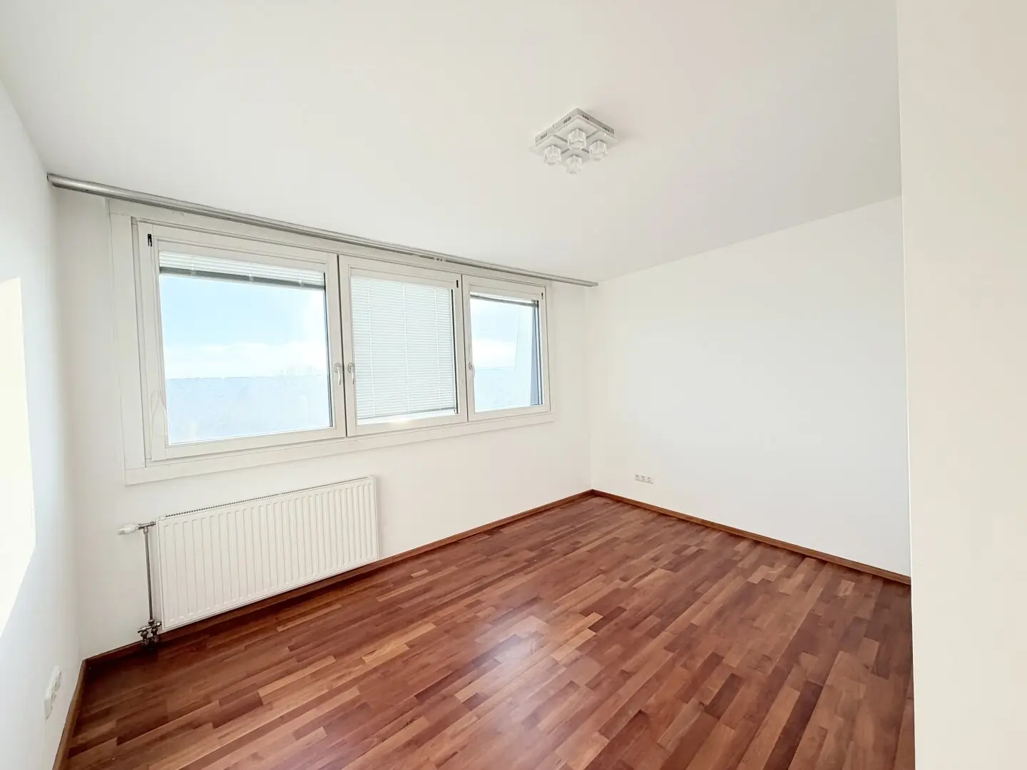 GLORIETTE VIEW | Renovated 3-room apartment | approx. 83 m² living space | Elevator | Garage optional