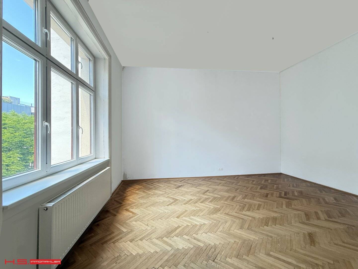 Perfect period apartment 8 m² balcony extension possible partial renovation needed sunny green view magnificent period building 4th floor courtyard location