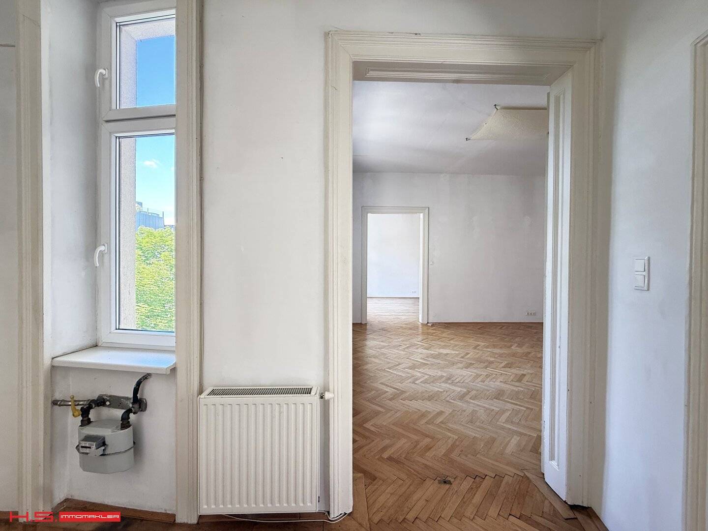 Perfect period apartment 8 m² balcony extension possible partial renovation needed sunny green view magnificent period building 4th floor courtyard location