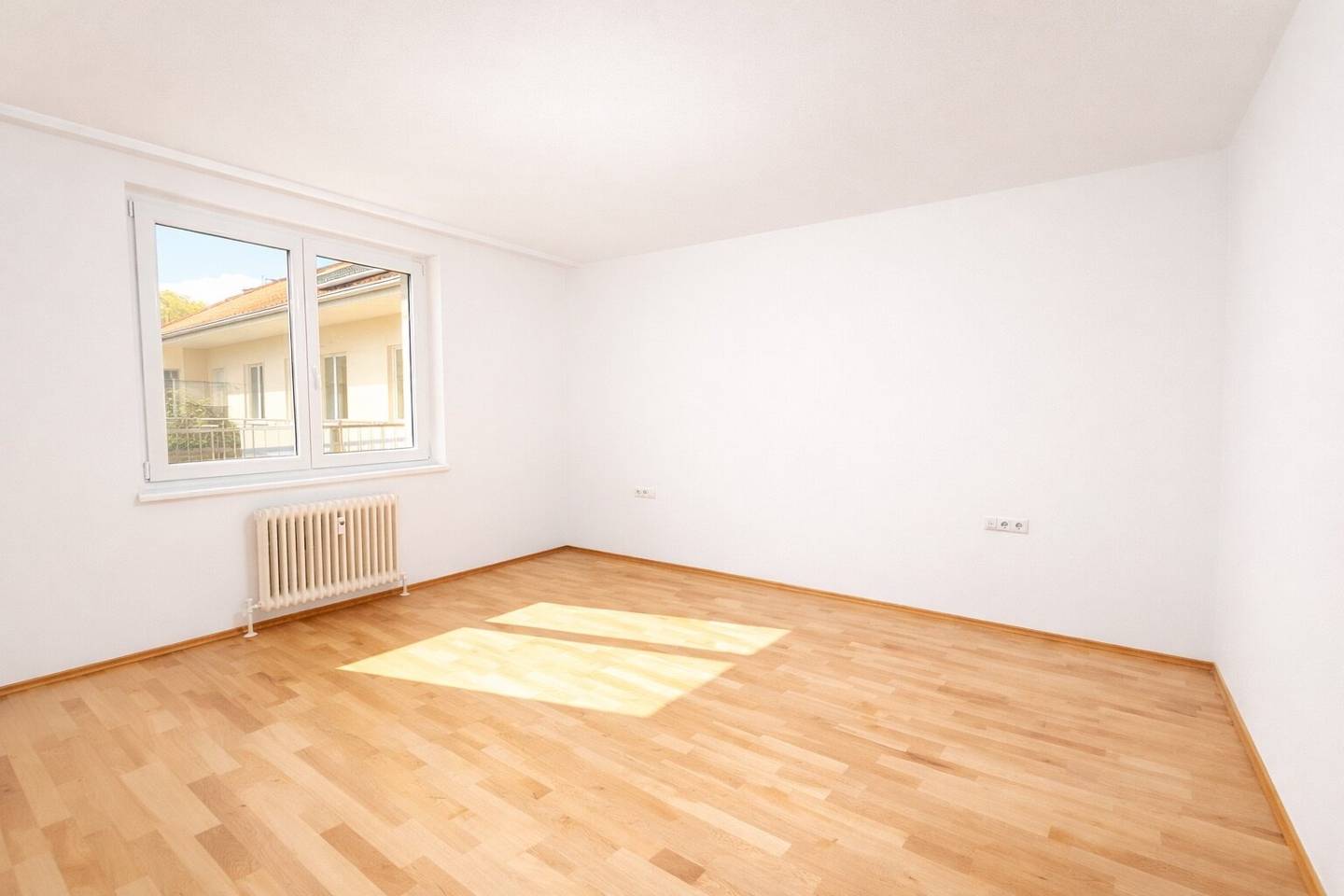 SONNIGER NEUBAUHIT | Freier Mietzins | 3 Zimmer | ca. 78 m² gew. NFL | Große Loggia | Neustiftgasse