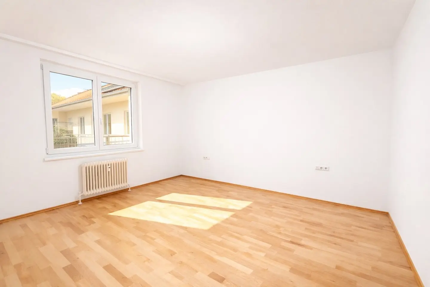 SONNIGER NEUBAUHIT | Freier Mietzins | 3 Zimmer | ca. 78 m² gew. NFL | Große Loggia | Neustiftgasse