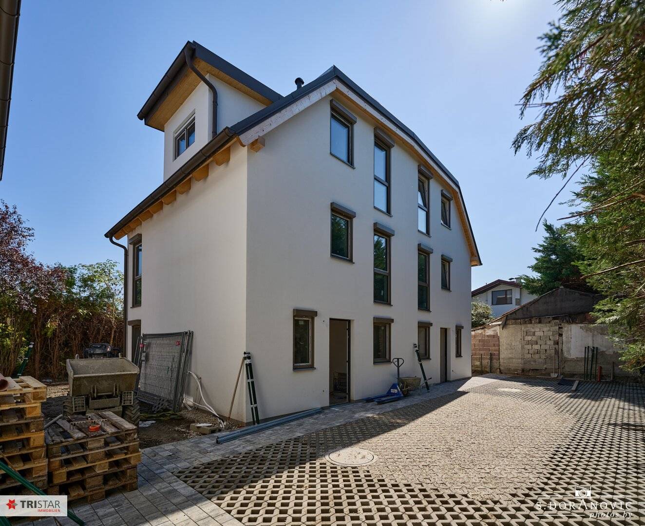NEW! • 6 rooms • Family house • Garden + terrace • Air source heat pump • 1220 Vienna