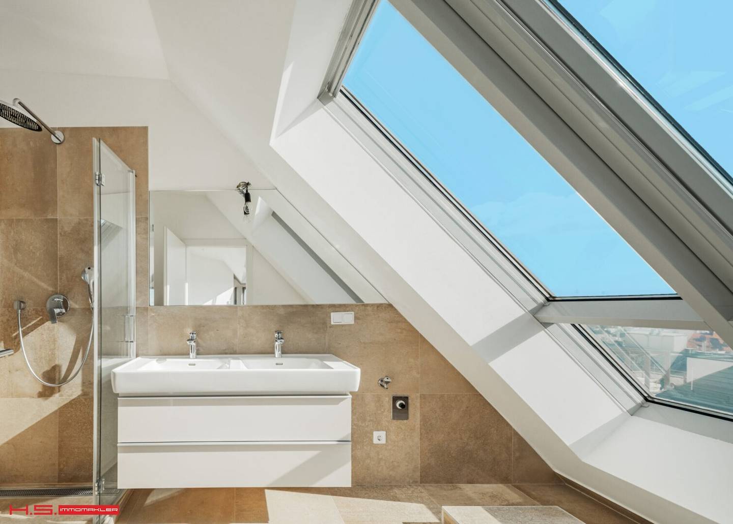 Penthouse built 2013 - 210 m² living area 14 m² terrace, superlative panoramic view, innovative architecture at a top price