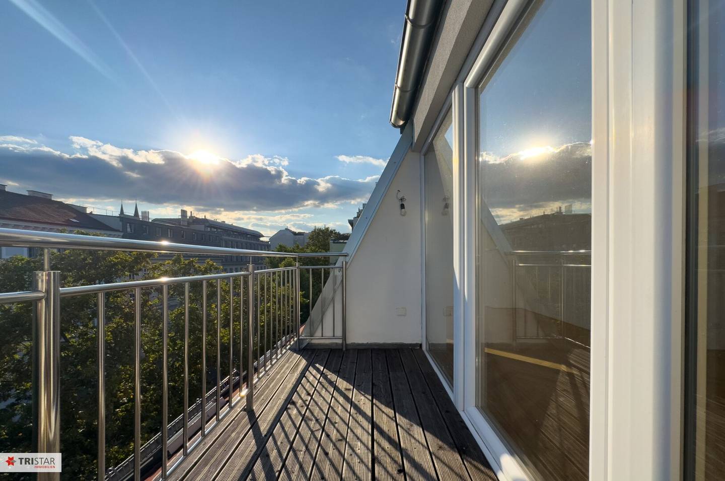 DG-Projekt im 9. Bezirk · 5 Wohnungen · Ost- &amp; Westterrassen · 53–106 m² Urbanes Wohnen · Parks &amp; Uni-Nähe · Sonne von morgens bis abends !