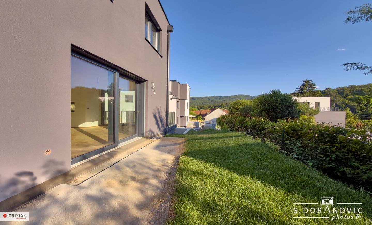 NEW! TURNKEY ++ OWN LAND: NO LEASE OR BUILDING RIGHTS ++ SOLID BRICK CONSTRUCTION ++ CELLAR ++ CAR PARKING SPACES ++ KLOSTERNEUBURG ++