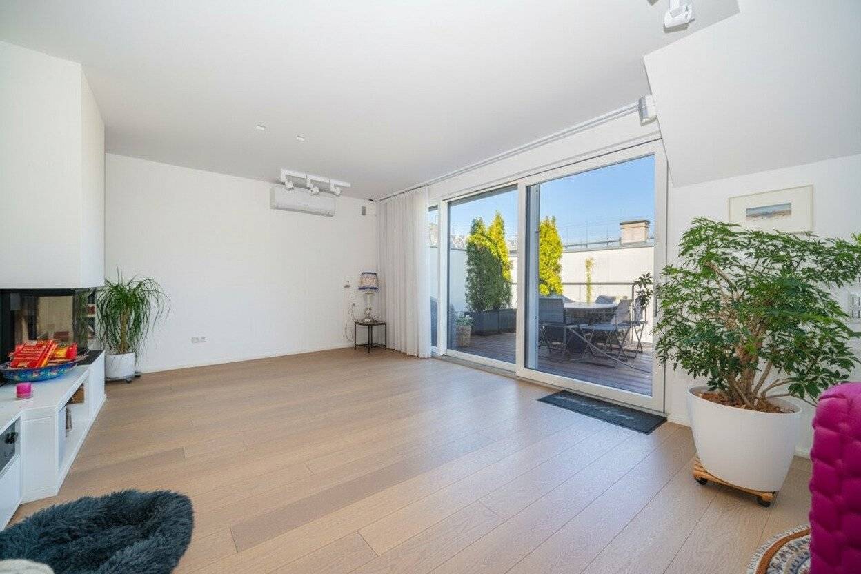 Exclusive rooftop terrace penthouse with view of the Karlskirche