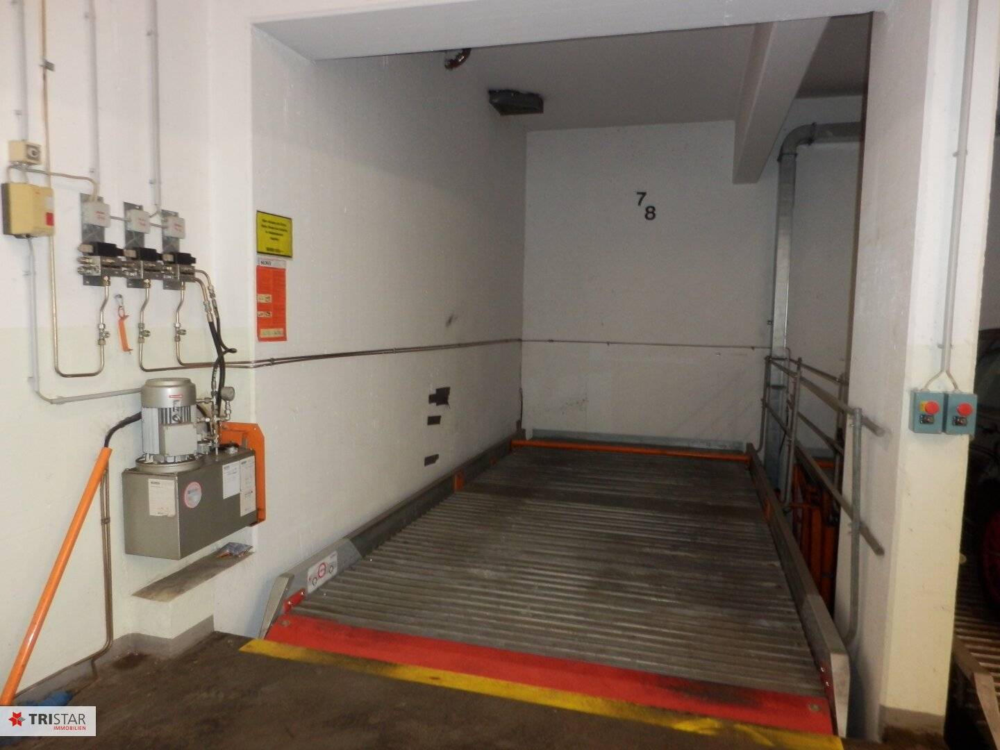 Open-ended garage spaces near Kutschkermarkt