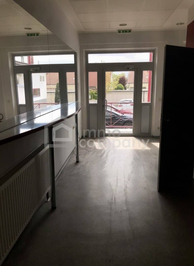 Studio mit Umkleiden / Dusche / WC