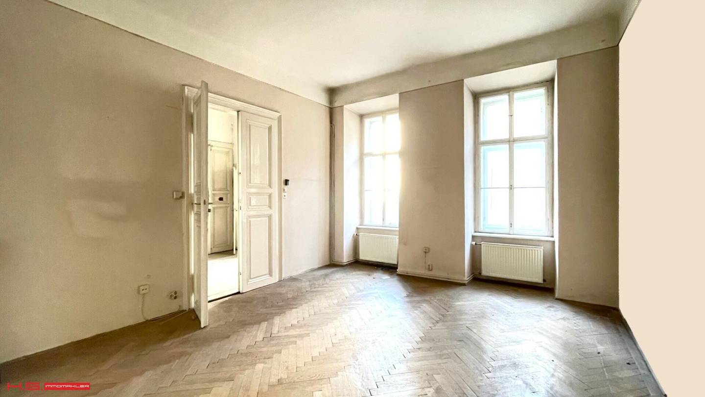 ABSOLUTE TOP LOCATION - NEUBAUGASSE - PERIOD APARTMENT - IN NEED OF RENOVATION