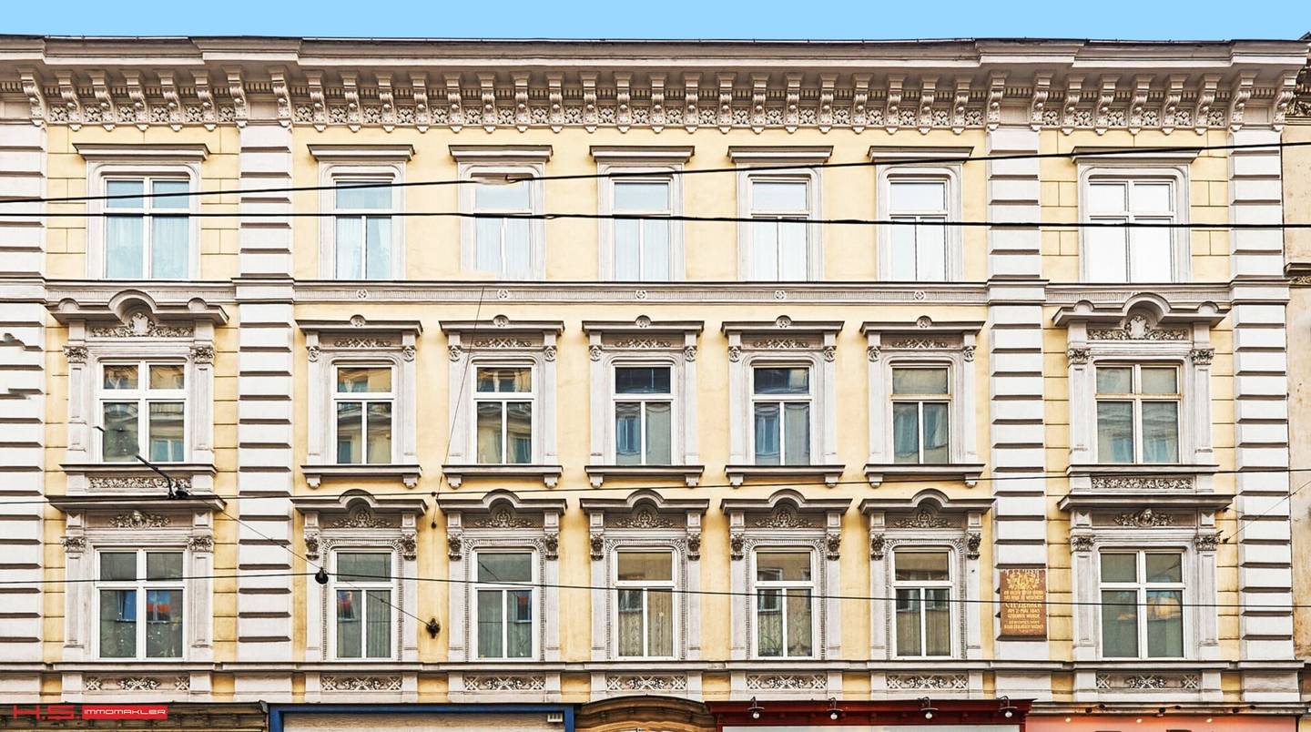 ABSOLUTE TOP LOCATION - NEUBAUGASSE - PERIOD APARTMENT - IN NEED OF RENOVATION