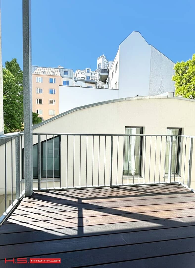 NEAR AUMANPLATZ - BALCONY FIRST OCCUPANCY - 3 ROOMS - EAST / WEST LOCATION - partially GREEN VIEW - RENOVATED STIHAUS