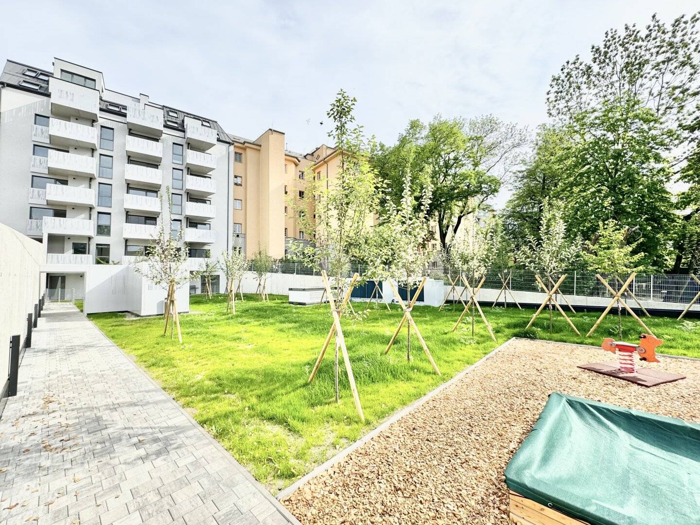 GARDEN VIEW | GREEN OASIS WITH 35 MODERN FIRST OCCUPANCY UNITS AND UNDERGROUND GARAGE IN 1140 VIENNA