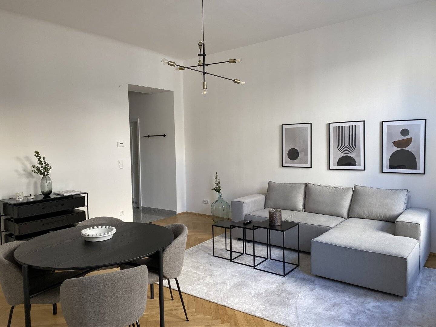 Directly at Hauptbahnhof | Fully furnished city apartment | Two rooms and storage room