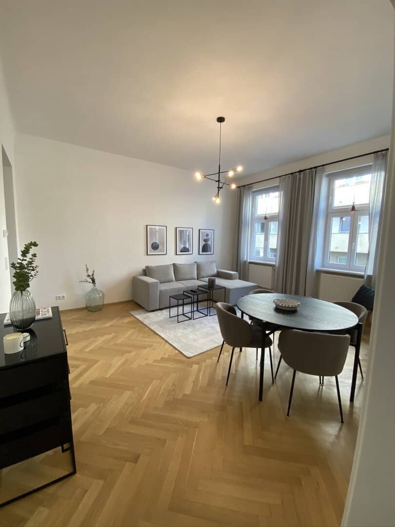 Directly at Hauptbahnhof | Fully furnished city apartment | Two rooms and storage room
