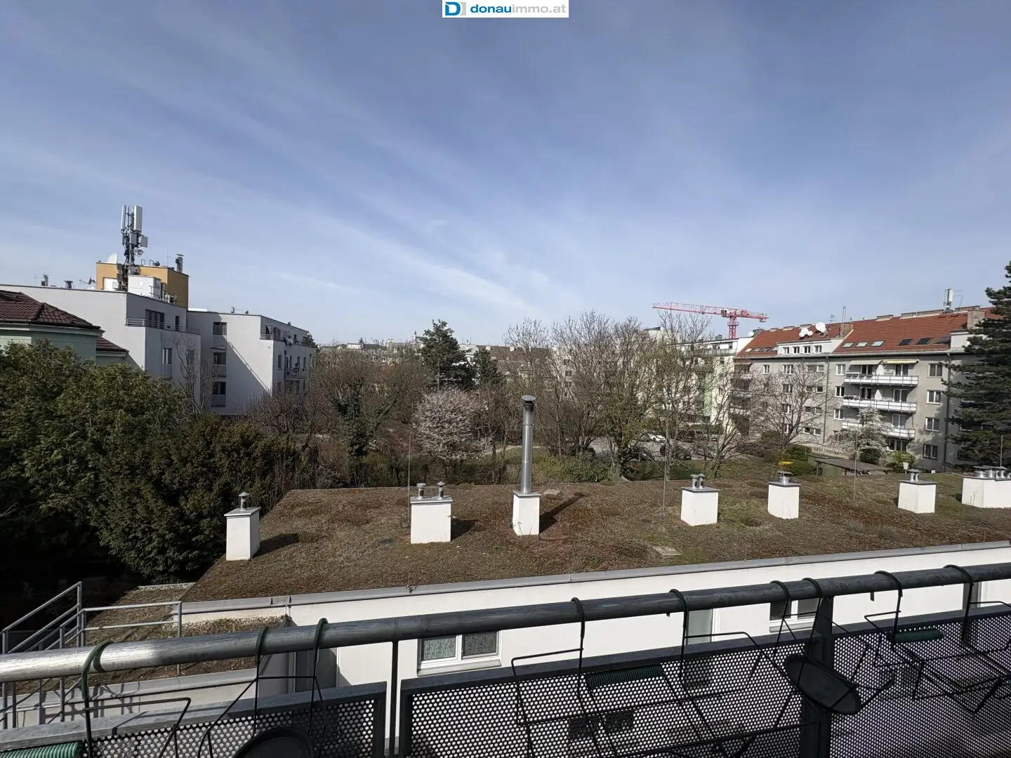 Like-new and barrier-free penthouse apartment with balcony and large underground garage in 1230 Vienna