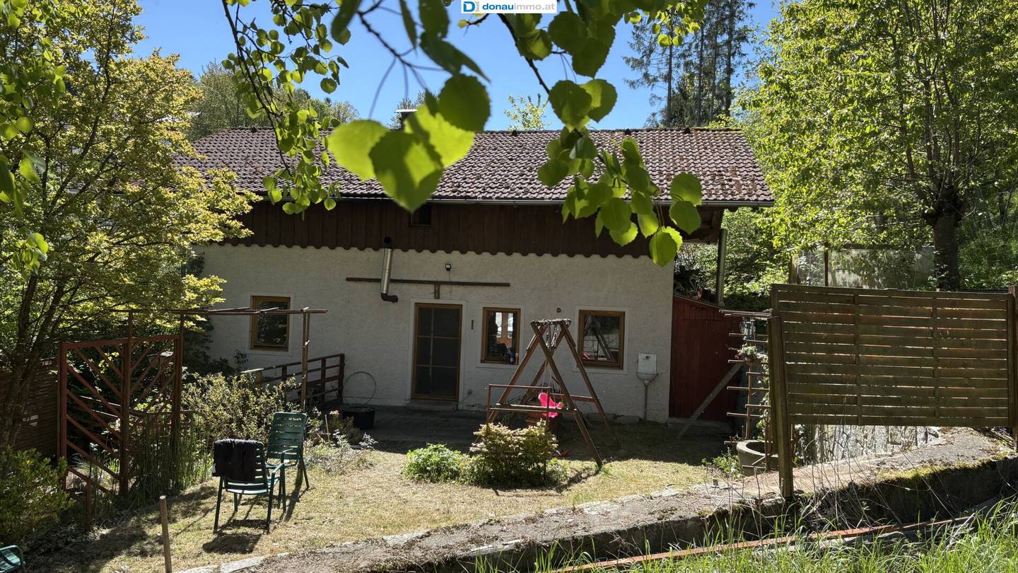 Charmantes Einfamilienhaus mit Fernblick in Vichtenstein – Ihr Renovierungsobjekt!