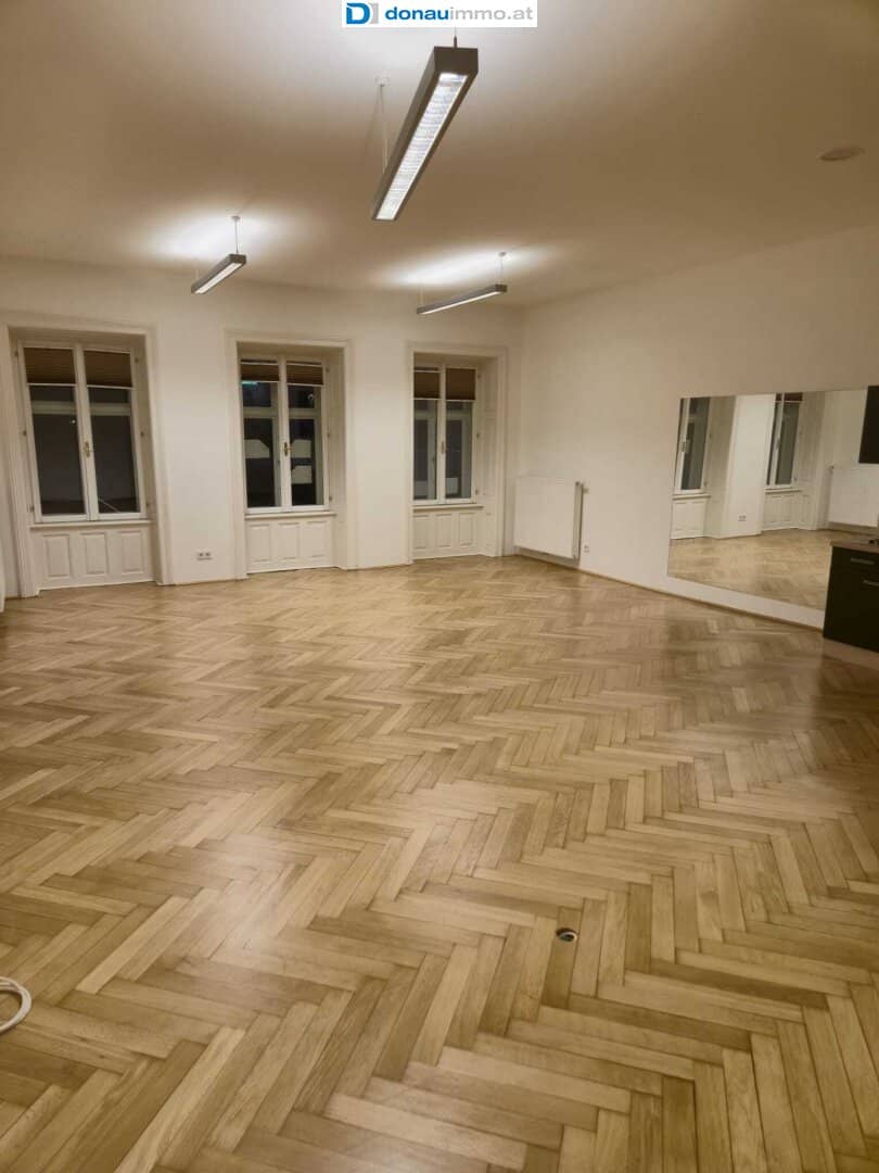 Office or practice room with good atmosphere at the main square in Waidhofen an der Thaya for rent