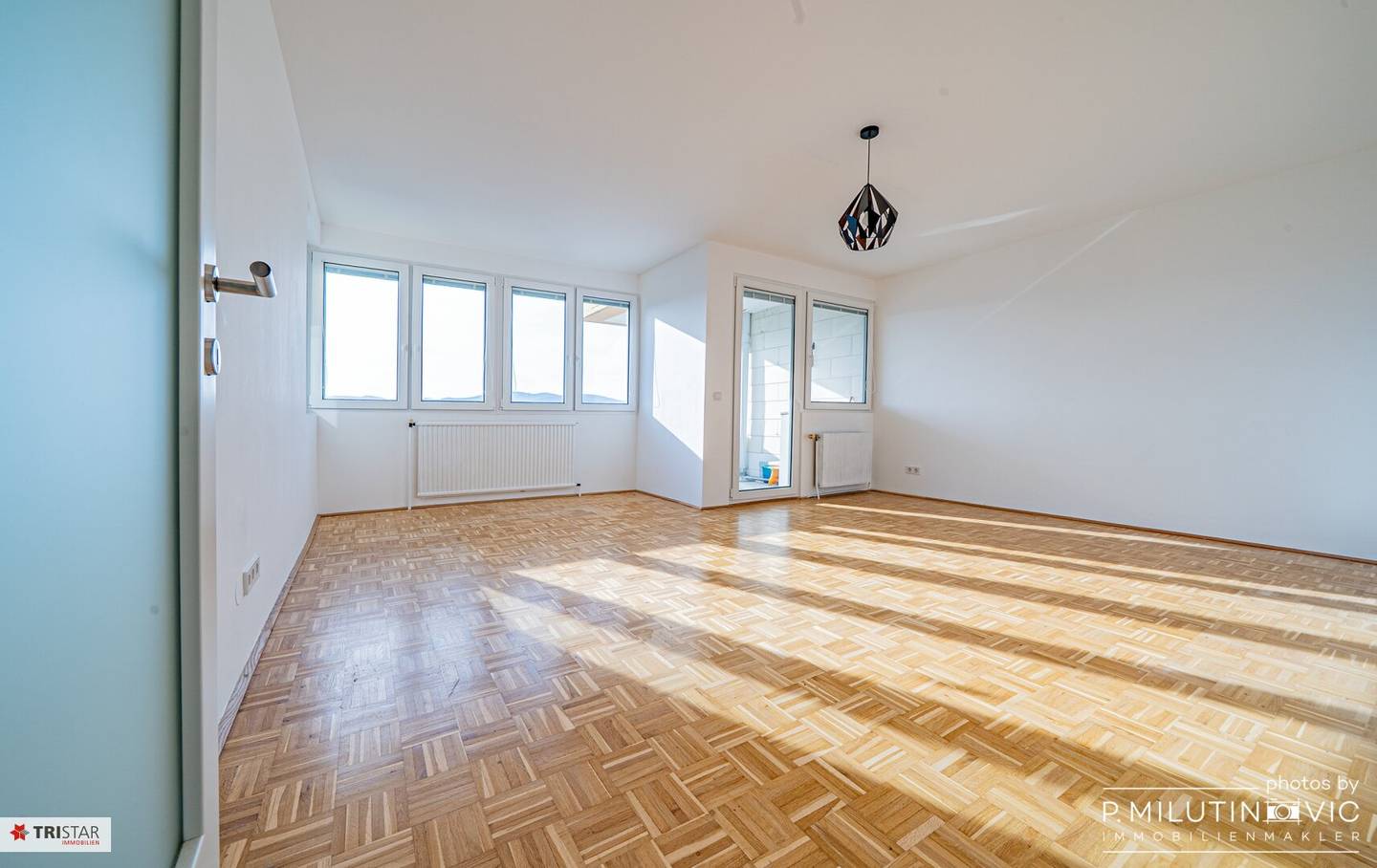NEUER PREIS++ Großzügige 4-Zimmer Neubauwohnung mit Loggia ( ca. 98 m2), nähe Bahnhof ++Süd-Westausrichtung mit AbendSonne &amp; AbendRot++Ihr SONNIGES Zuhause