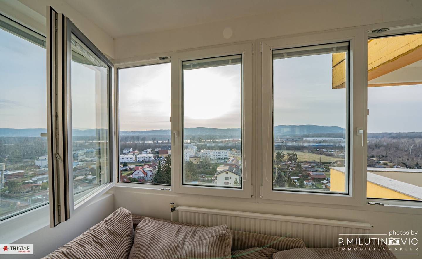 NEUER PREIS++ Großzügige 4-Zimmer Neubauwohnung mit Loggia ( ca. 98 m2), nähe Bahnhof ++Süd-Westausrichtung mit AbendSonne &amp; AbendRot++Ihr SONNIGES Zuhause