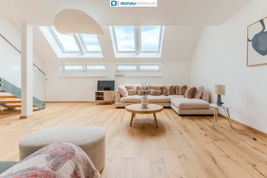 First occupancy: Luxurious 3-room attic maisonette in a quiet prime location with south and west balcony and lift - central attic unit 8