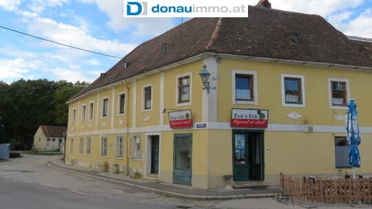 3741 Pulkau: Historische  Bausubstanz in Hauptplatzlage