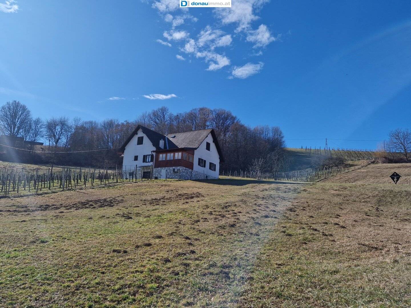 Buschenschank in den Weinbergen mit ca 9.000 m² Grundstücksfläche inkl. Weingarten