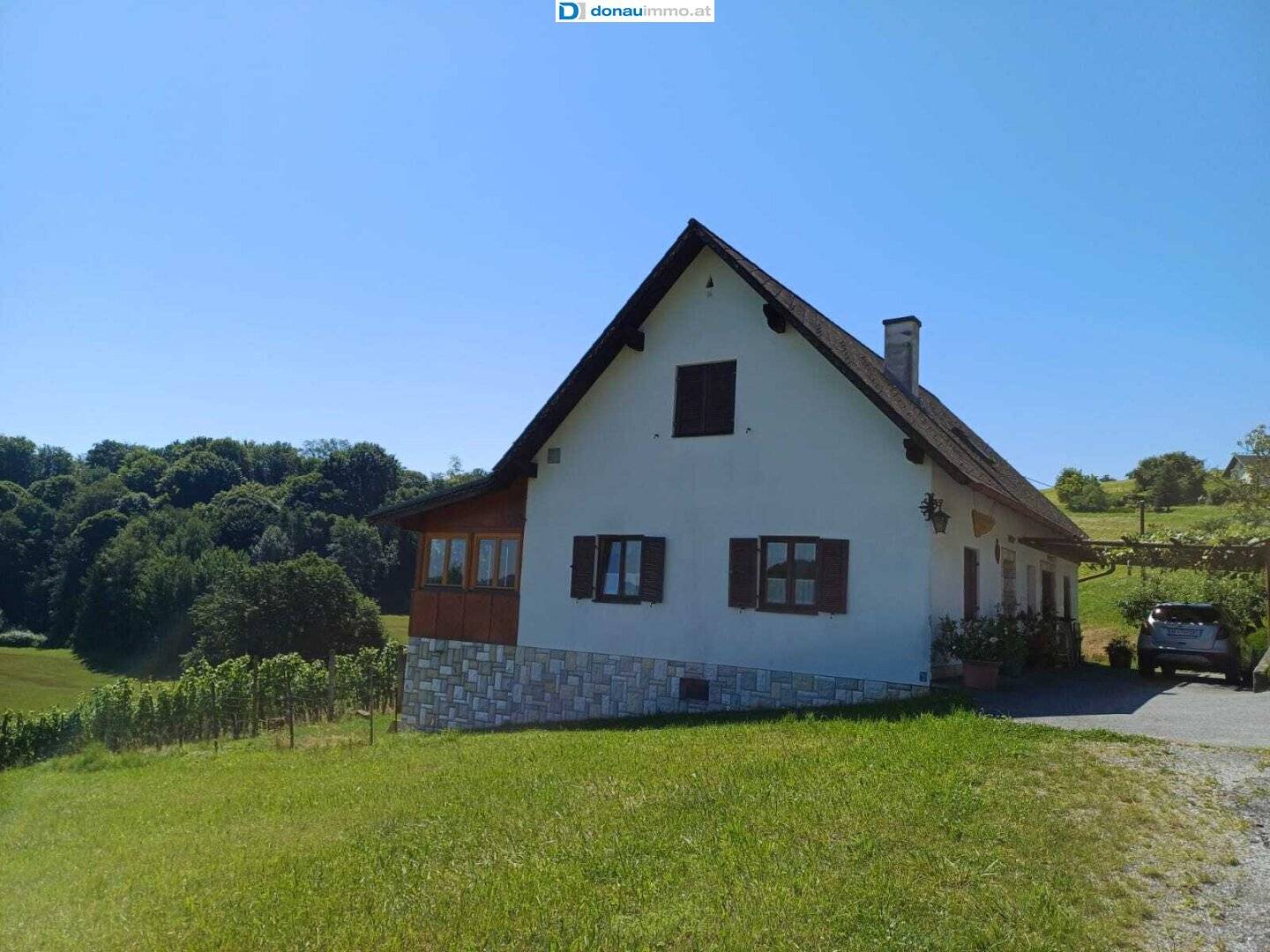 Buschenschank in den Weinbergen mit ca 9.000 m² Grundstücksfläche inkl. Weingarten