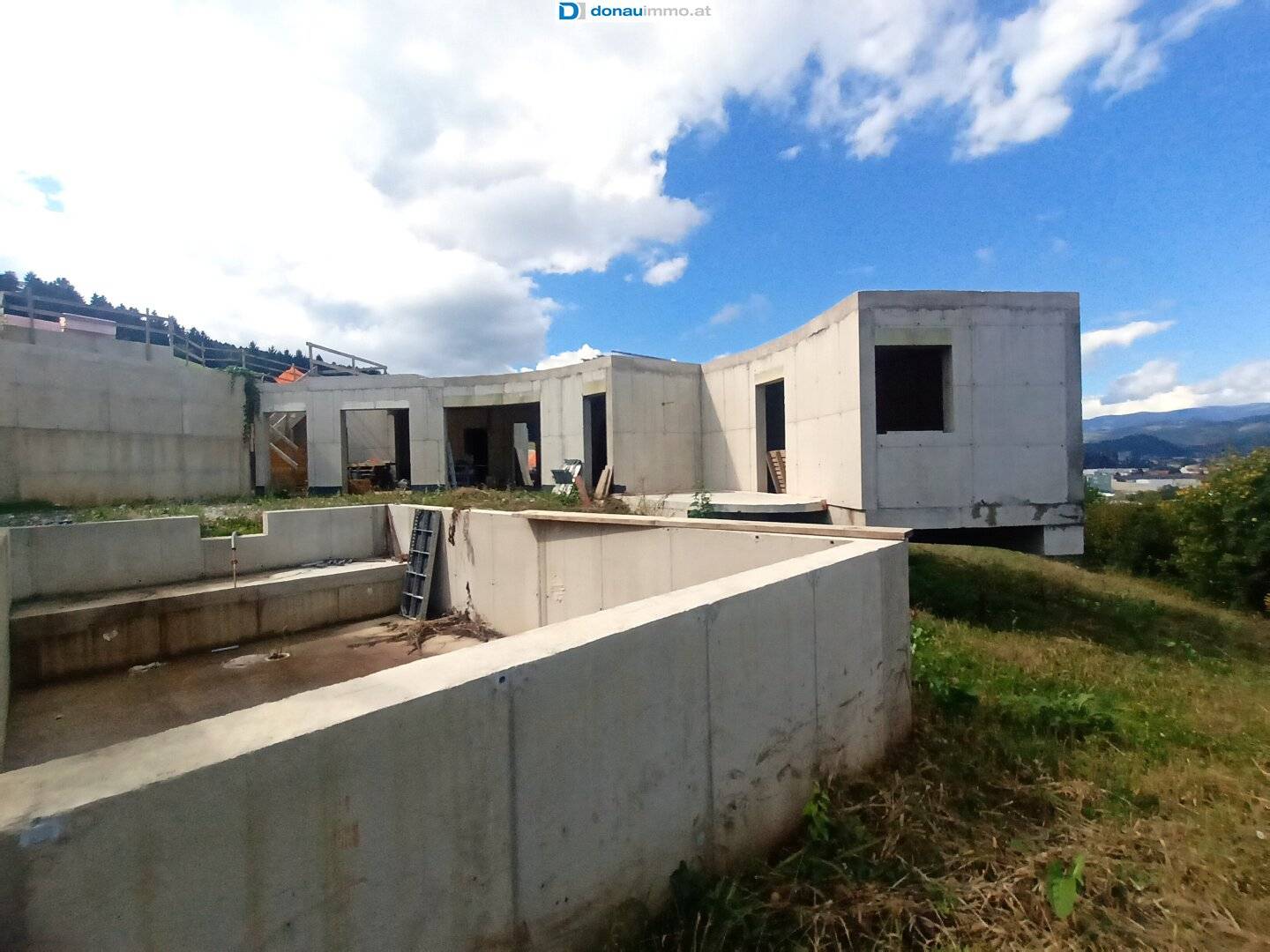 Traumlage, einzigartiges Architektenhaus mit Pool in Teilrohbau zur Fertigstellung in Voitsberg
