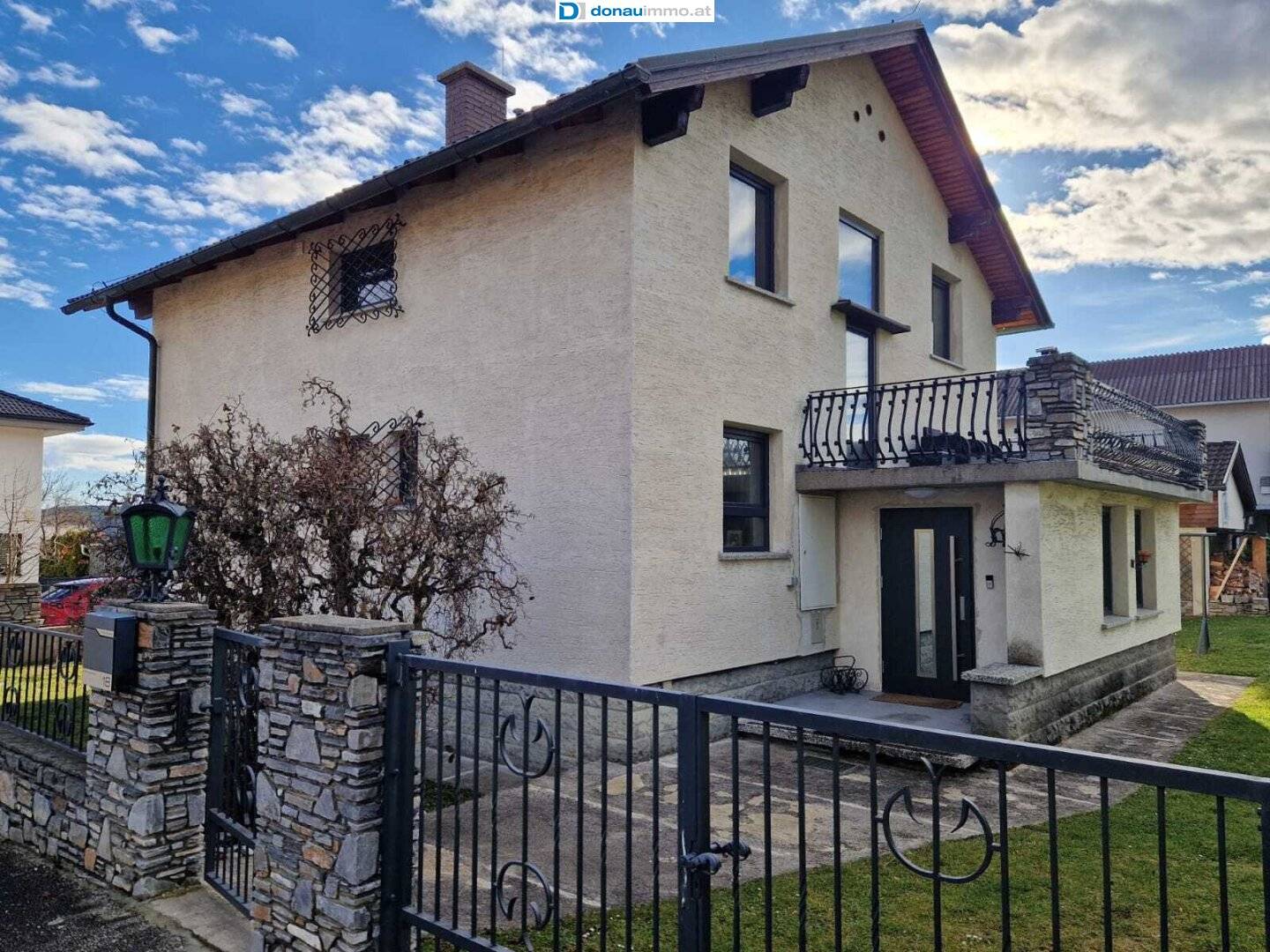 Well maintained single-family house in an exceptionally beautiful and sunny location