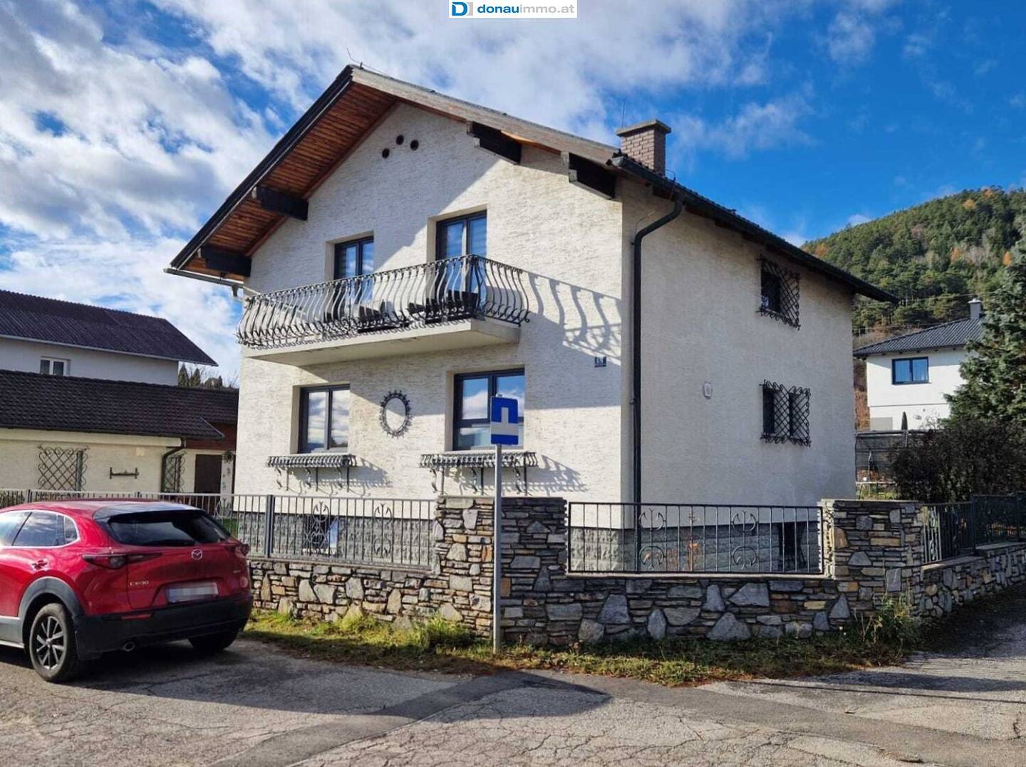 Well maintained single-family house in an exceptionally beautiful and sunny location