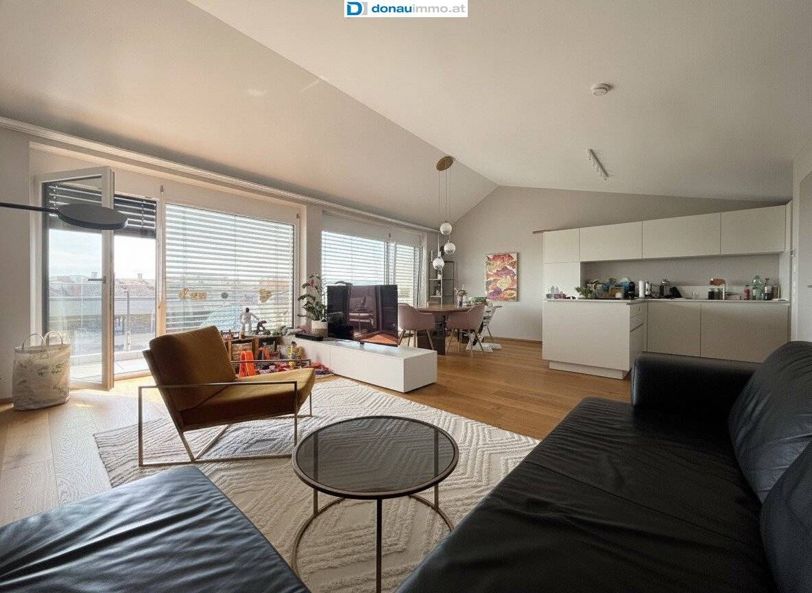 Exklusive Dachgeschoss - Wohnung mit Balkon, Terrasse &amp; Garage