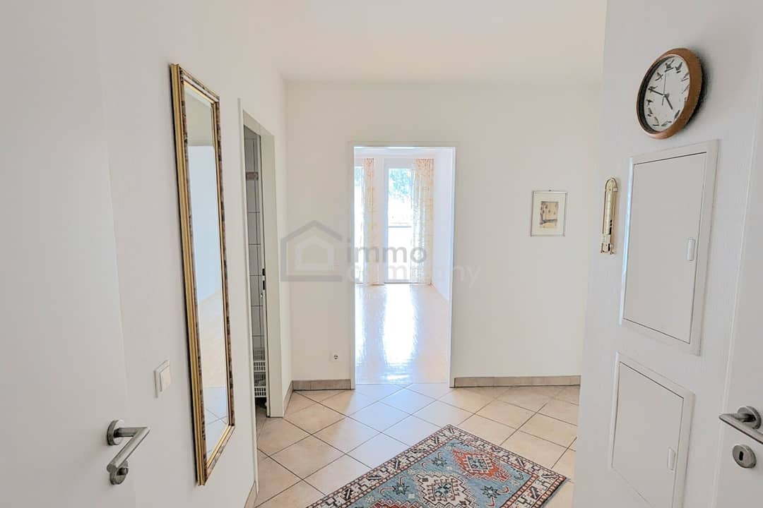 Wohnung in zentraler Lage mit Balkon und Tiefgarage