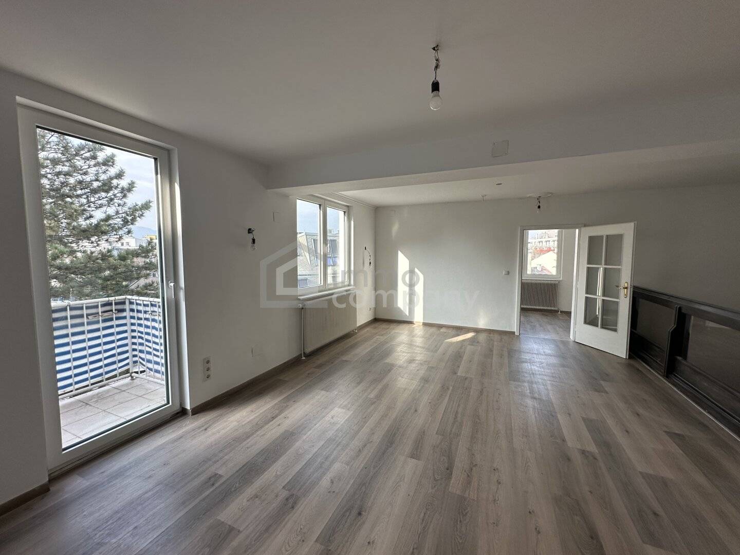 Bright apartment with southwest balcony
