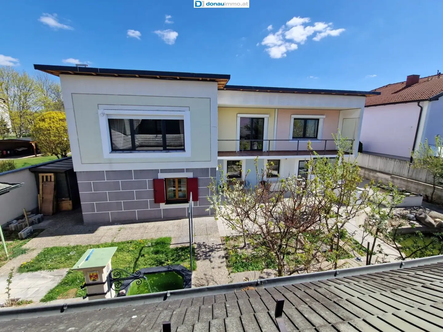 Plot with two single-family houses in a quiet location