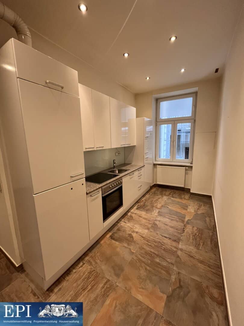 3-room apartment with central access in Lerchengasse available for sale immediately, in need of renovation