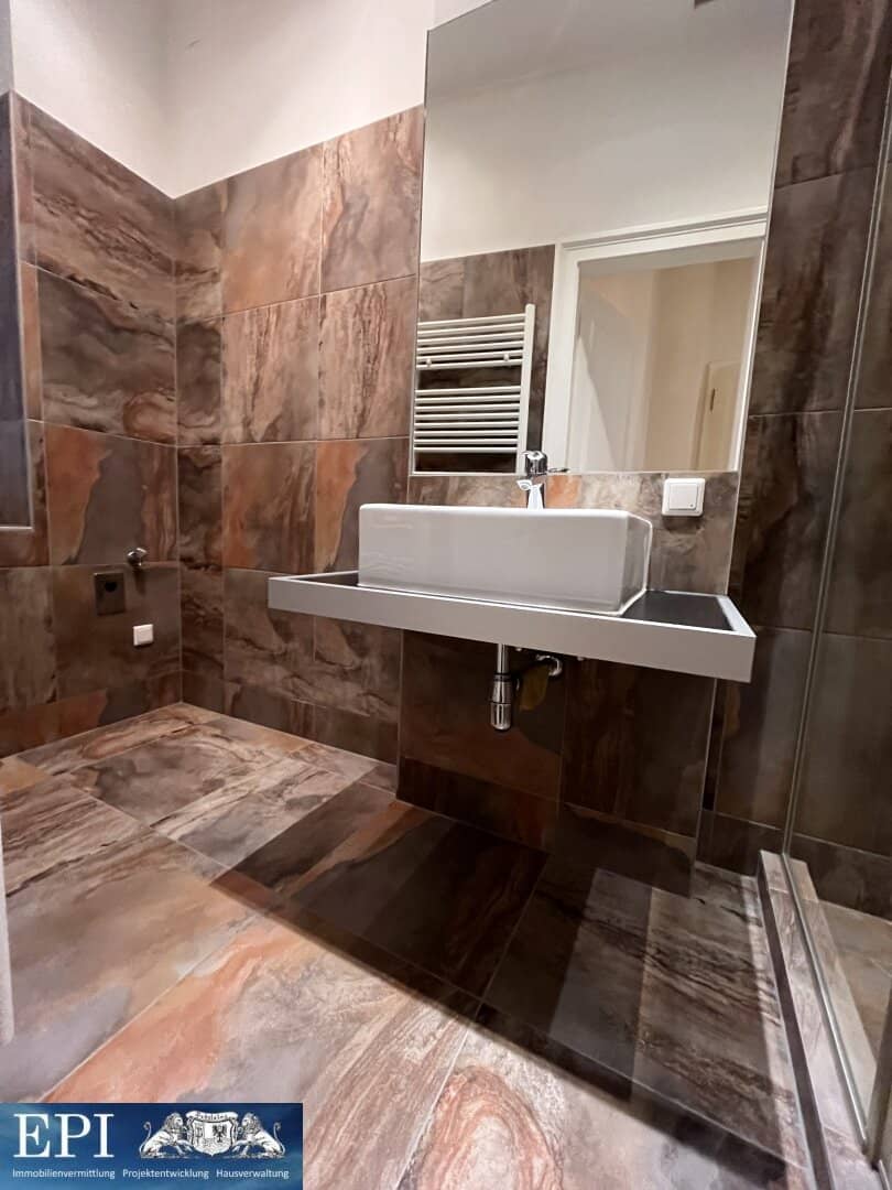 3-room apartment with central access in Lerchengasse available for sale immediately, in need of renovation