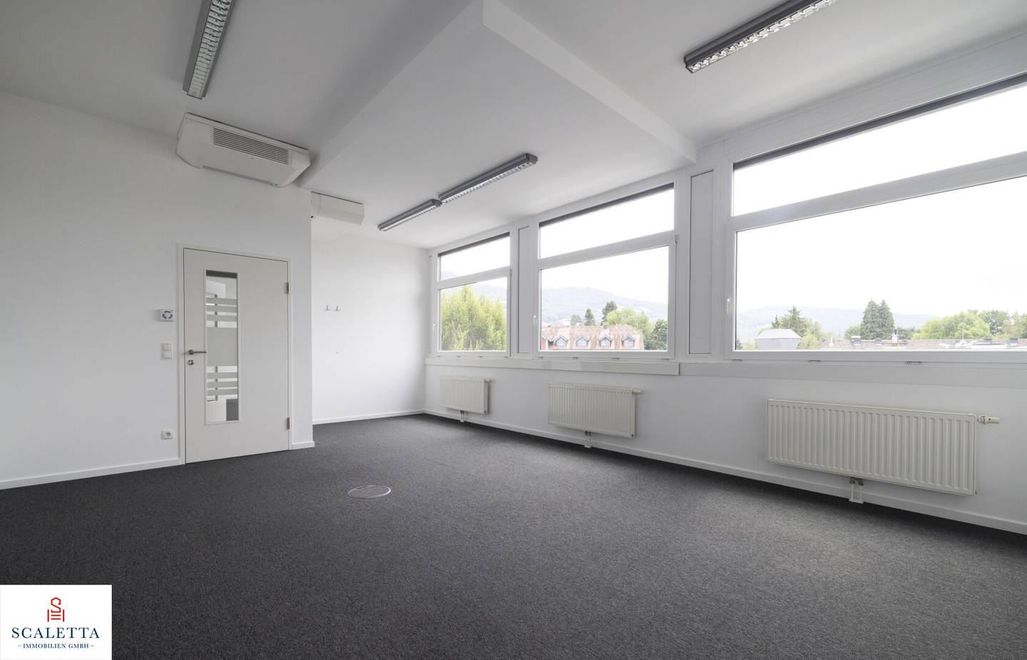 Prime location Parsch: Attractive office and practice space for your professional presence