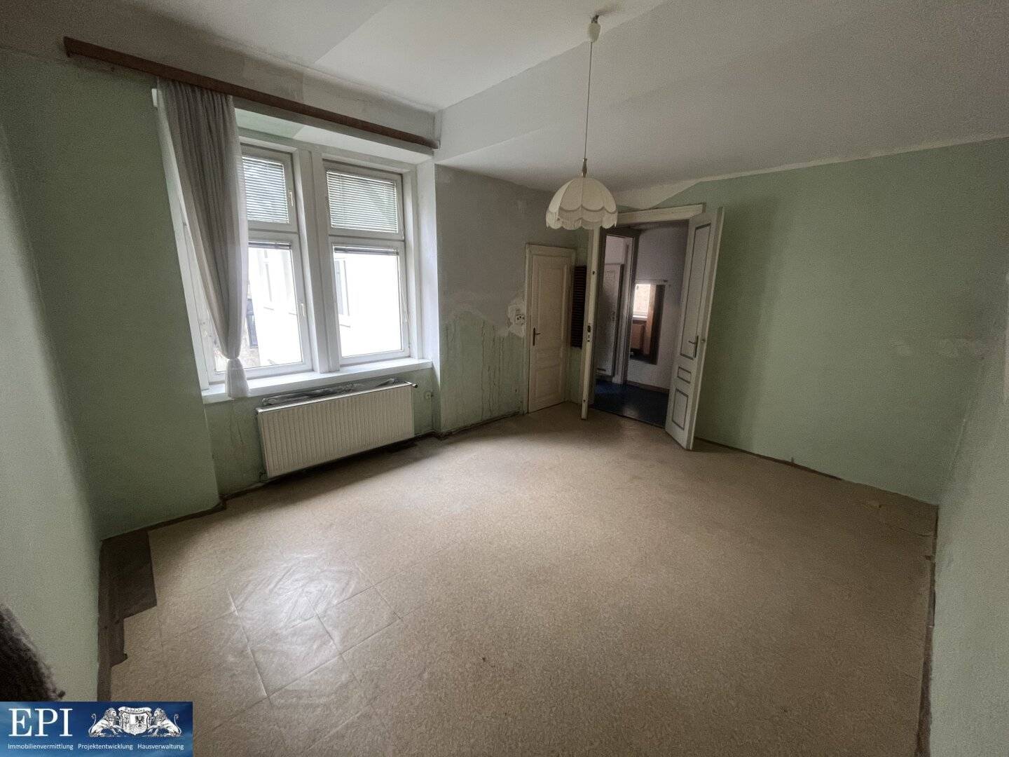 2 Zimmerwohnung in der Hegergasse, komplett sanierungsbedürftig steht ab sofort zum Verkauf
