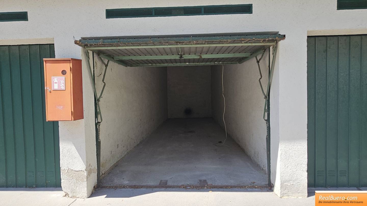 Temporary garage box at Am Spitz