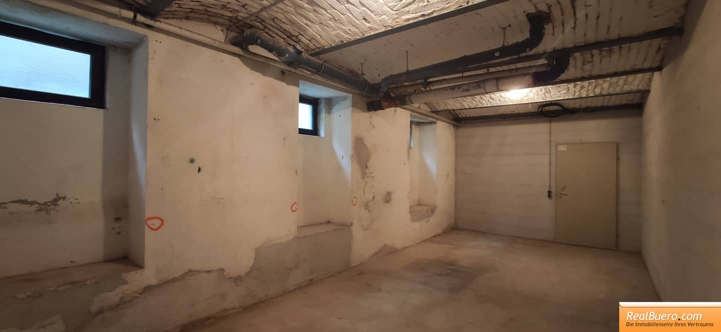 Storage space on SECHSHAUSERSTRASSE near GRIMMGASSE